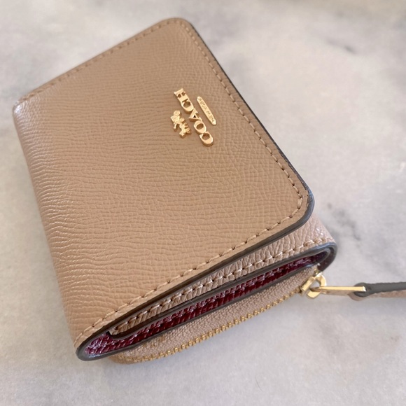 Coach Wallet - Like New - Picture 2 of 5